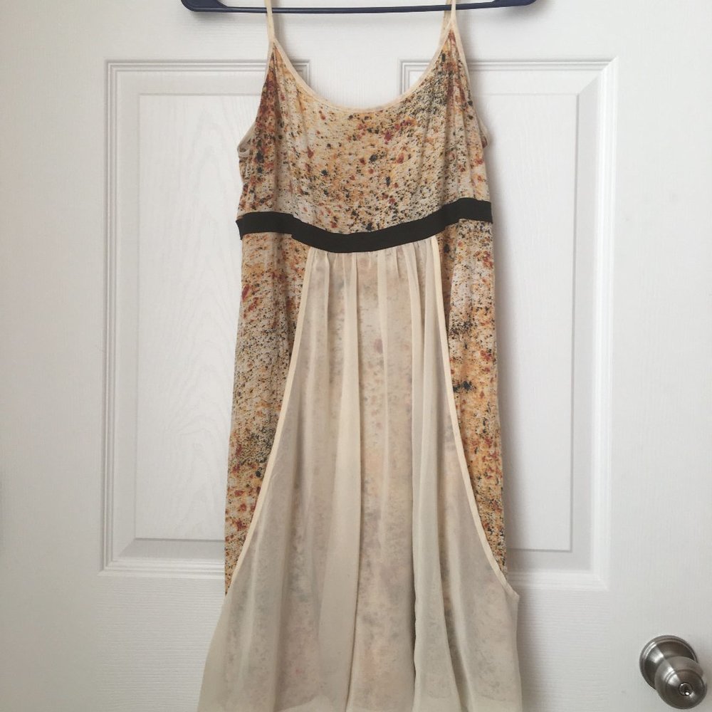 Funky, cream colored midi-dress